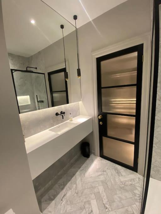 Luxury Georgian Apartment - 5 Minute Walk To Spa Bath Dış mekan fotoğraf