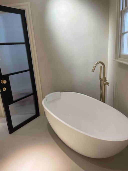 Luxury Georgian Apartment - 5 Minute Walk To Spa Bath Dış mekan fotoğraf